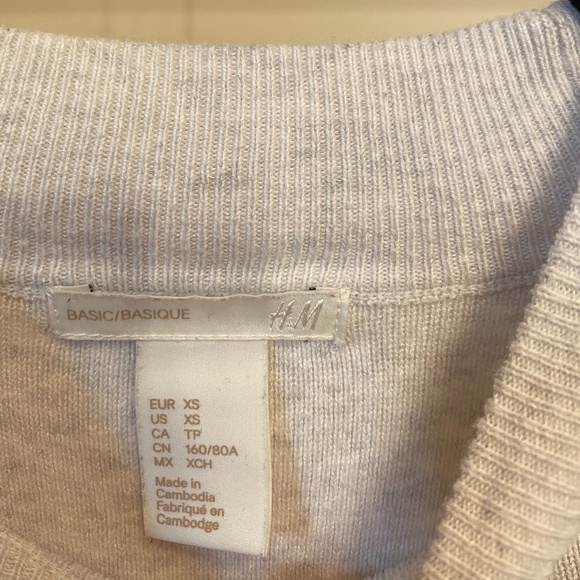 H&M Cropped Sweater - Picture 2 of 2